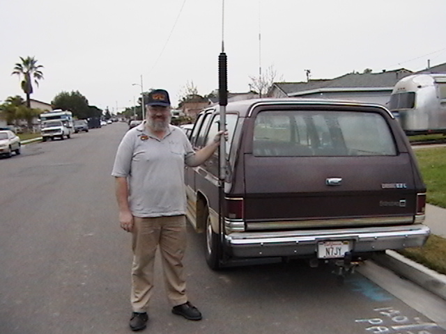 N7JY with his Don Johnson screwdriver antenna on the 'Grizzly Bear'.