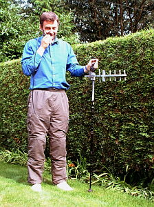 Demonstrating an early prototype of the compact 6-ele mounted on my walking-stick