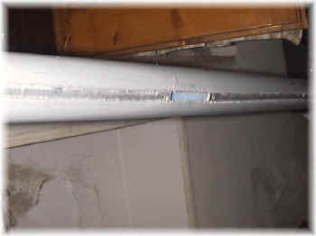 sezione centrale:i due semidipoli irrobustiti da una barra in nylon nell'interno e da un tubo in PVC all'esterno