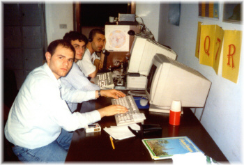 da dietro: Gaetano (IK7LYL), Talino (IZ7ATH) e in primo piano Antonio (IK7YTX)