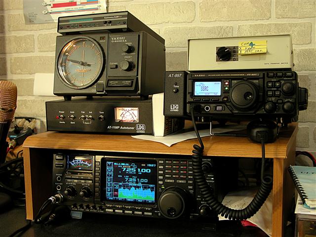 ICOM-756PROII.jpg (606977 bytes)