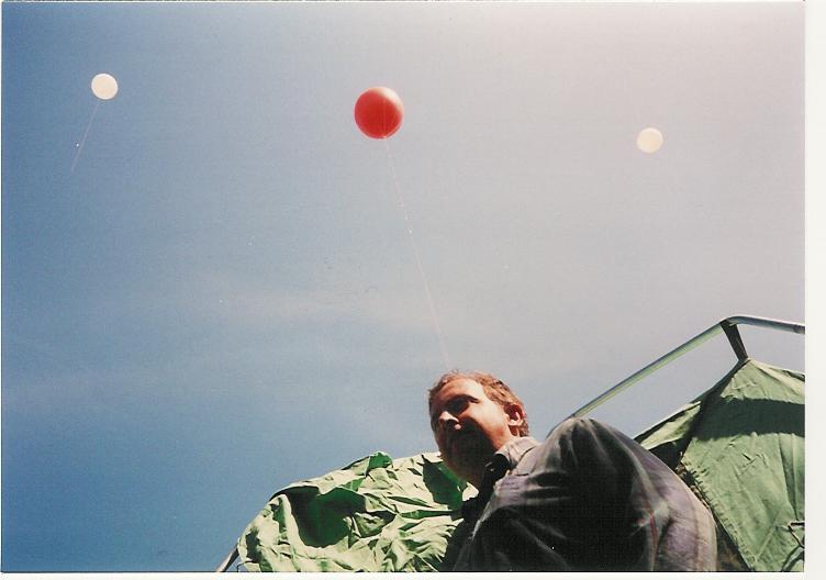 Field_Day_Balloons_002.jpg (39206 bytes)