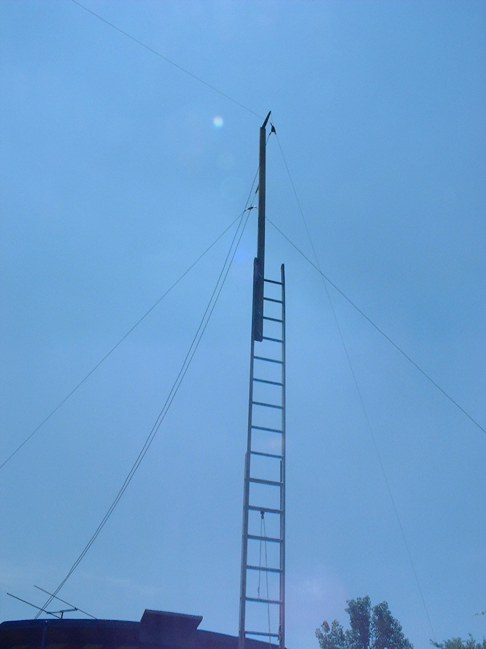 A close up of the dipoles.