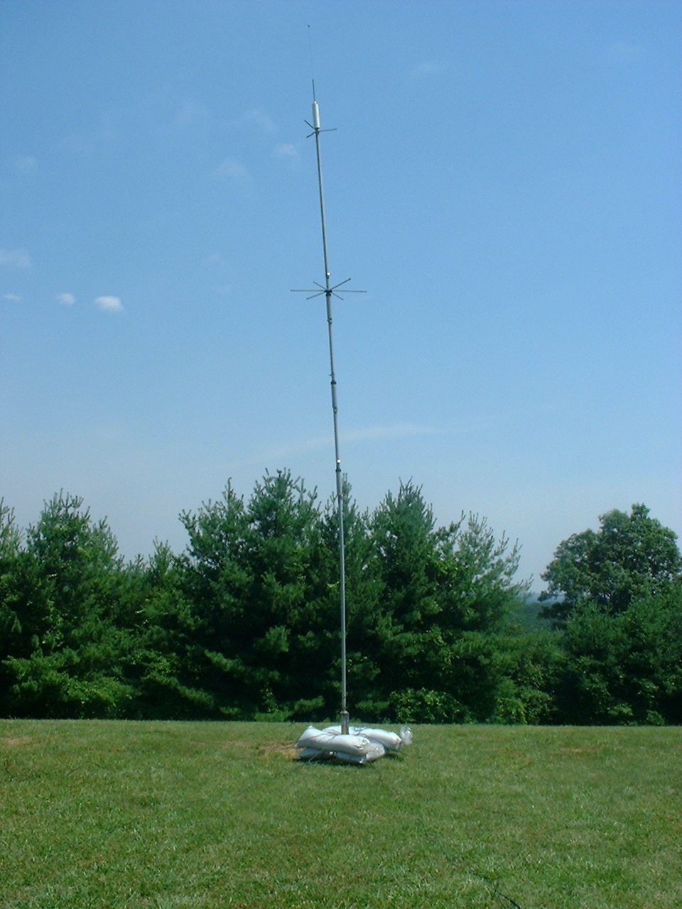 A Hustler 5btv used for the higher HF bands.