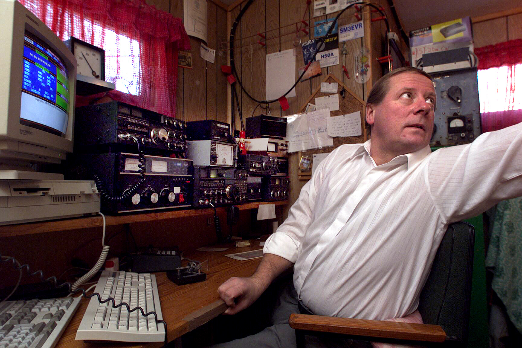 Picture from radioroom at my QTH, December 1999