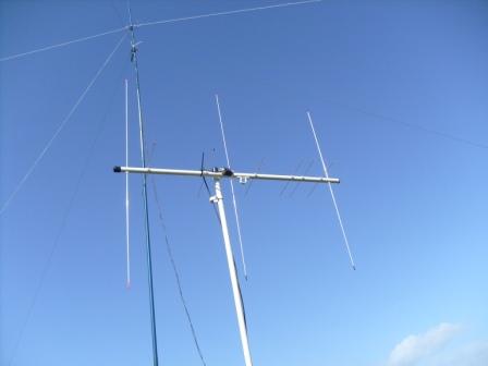 Another view of the SB270 aerial, with 40m and 80m dipoles above