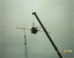 Crane antenna 2.jpg (3140 bytes)