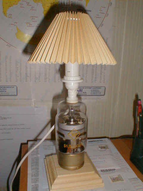 lampa QRP-2.jpg.JPG (60768 bytes)