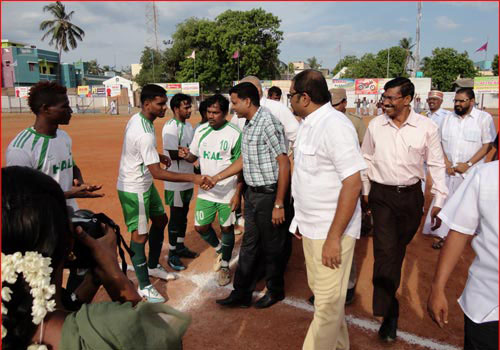 HAL Team Players were introduced to the Chief Guest Shri. Ashis Kumar, I.A.S. at USC Playground on 30-05-2013