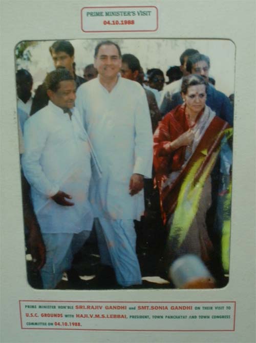 Prime Minister Shri Rajiv Gandhi and Smt Sonia Gandhi visited USC, Kayalpatnam on 4th Oct 1988