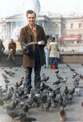 Feeding the pigeons in London