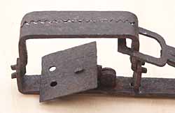 An example of a gin trap made without a bridge or tongue