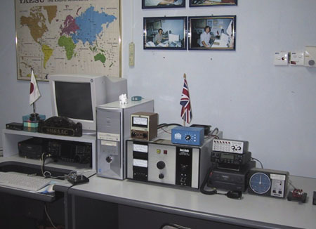50 MHz Operating Desk