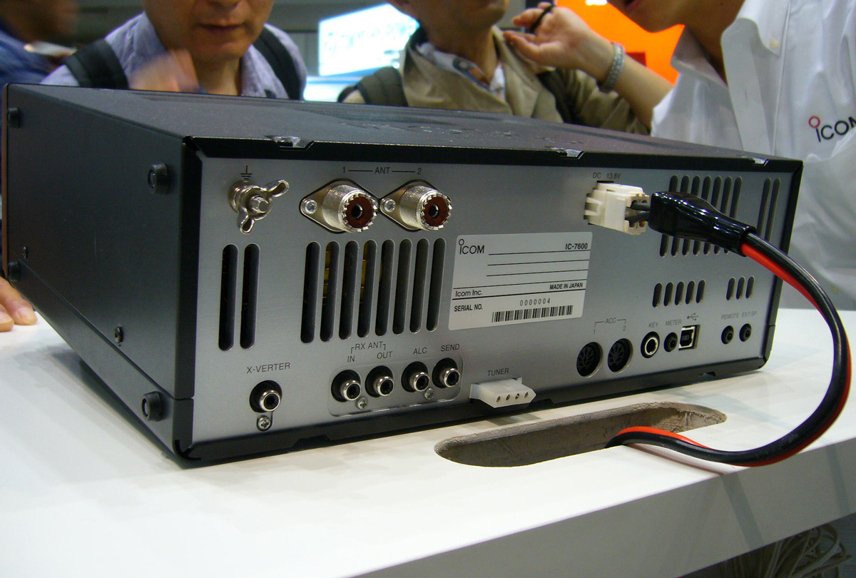 HF/50MHzトランシーバーIC-7600