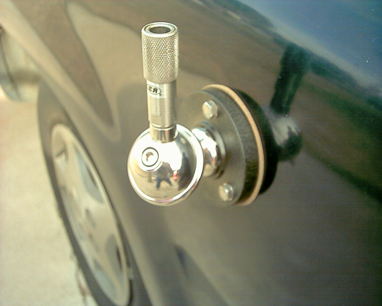 Another view of the Hustler ball mount.