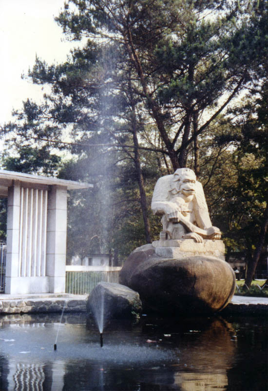 pic233a.jpg (106615 bytes)