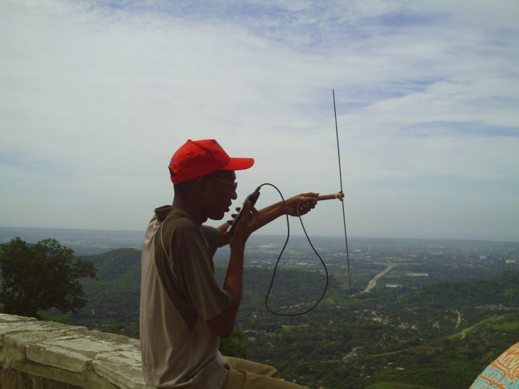CO8TW at 400 meter above sea level in a VHF expedition.