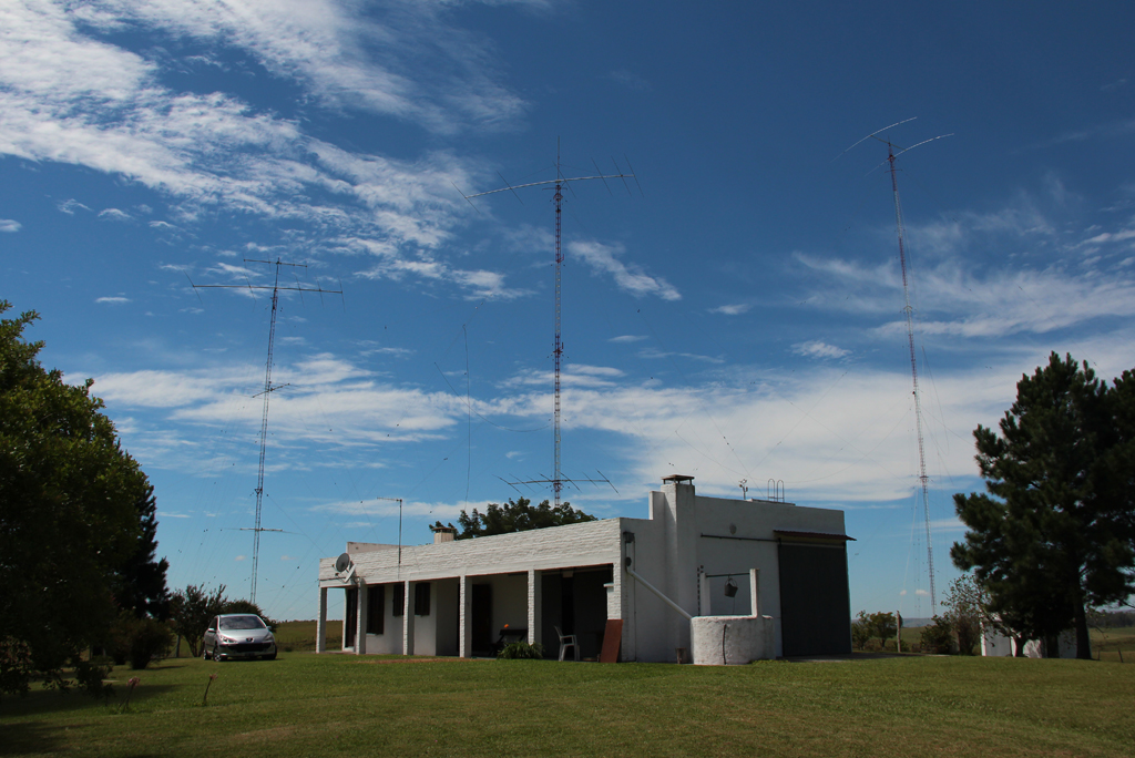 Imagen de la estación de concursos de radioaficionados CX6VM