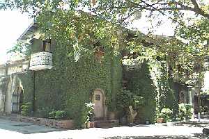 22-oldhse1-s.jpg (16376 bytes)