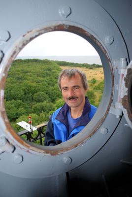 Frank DG2NUE bei der Antennenmontage auf dem Leuchtturm