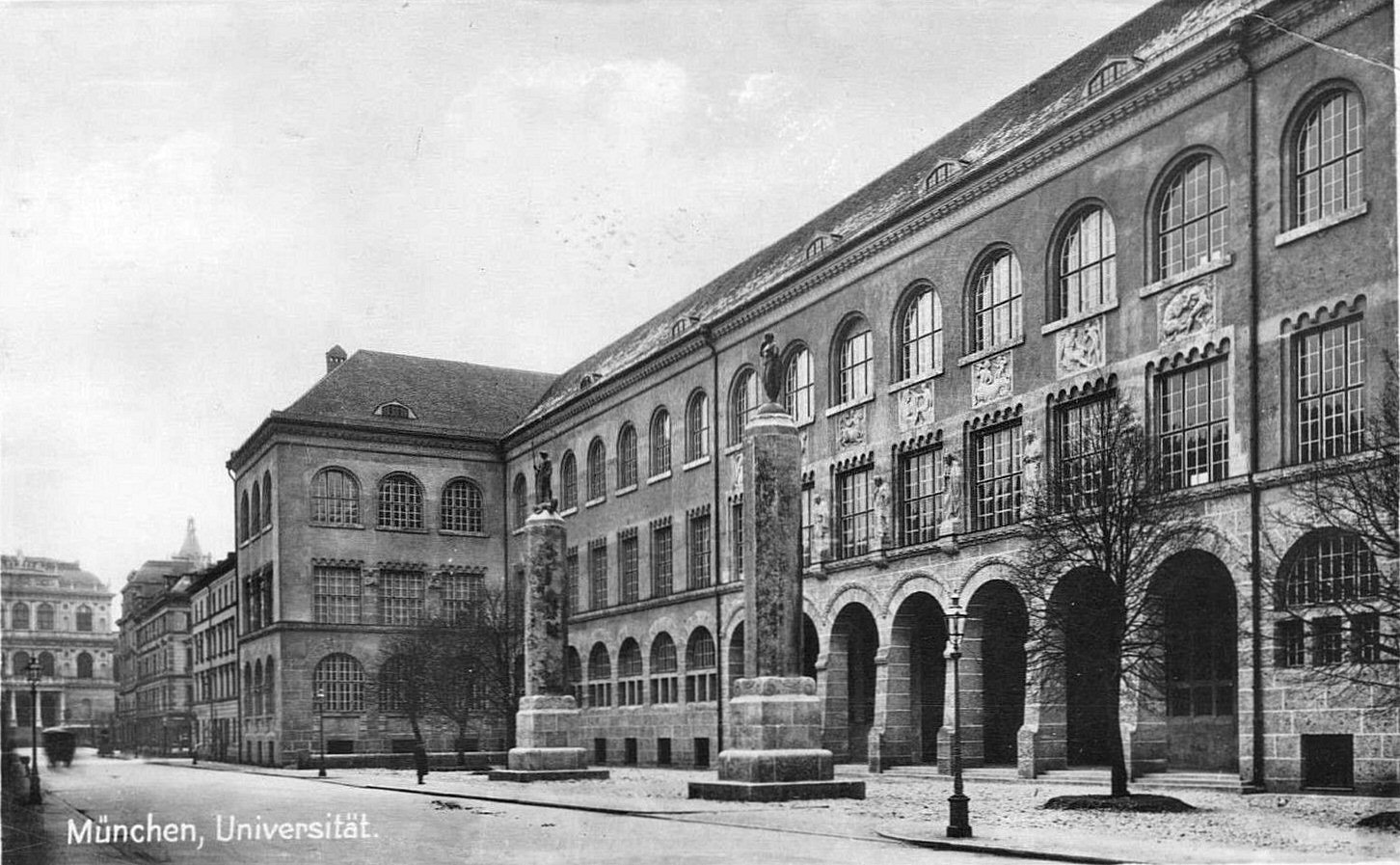München Universität von der Amalienstrasse, Postkarte gelaufen 4.5.1942, Privatbesitz