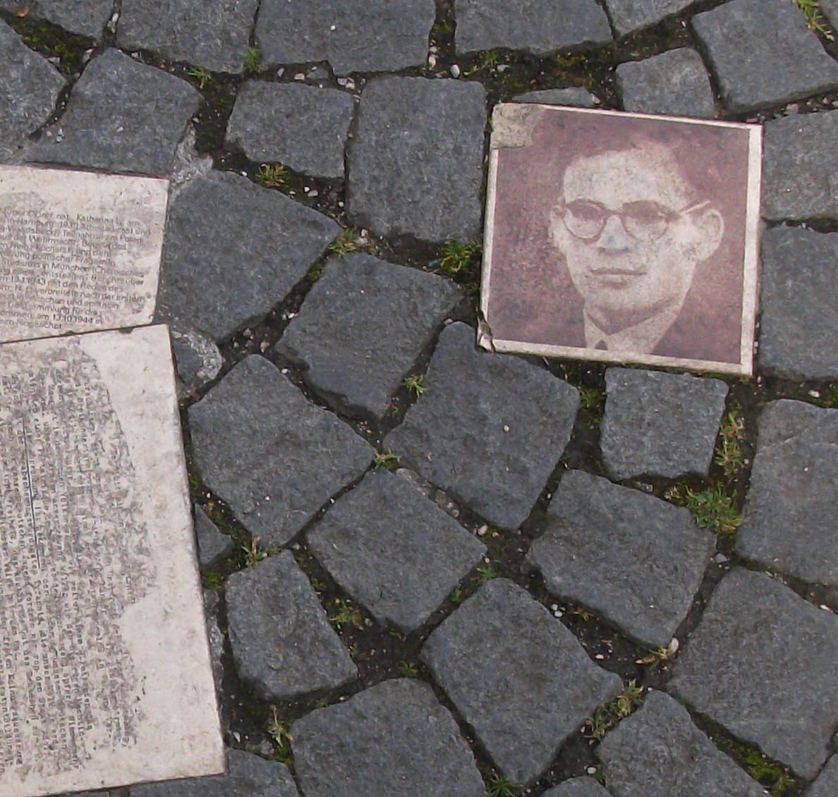 Hans Conrad Leipelt, Bodendenkmal vor der Ludwig-Maximilians-Universität München