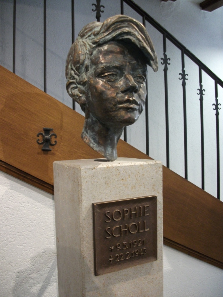 Sophie Scholl - Bronzebüste, Forchtenberg