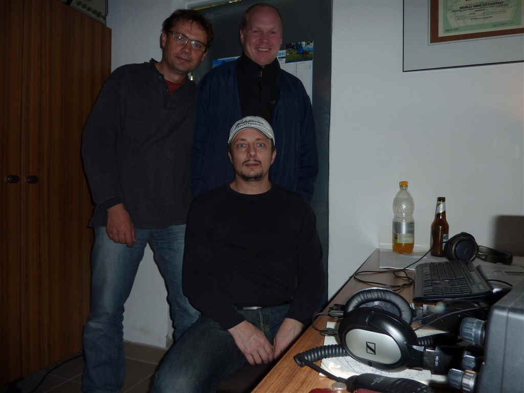 Olaf dl7cx, Ed dl8cx sowie  Dirk dl6cx (von links nach rechts) in den Rumen von DM7C