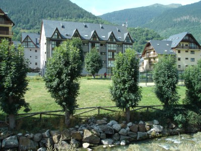 09082005-APARTHOTEL VIELHA-10.JPG