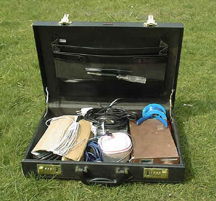 G3CWI Station in a briefcase.jpg (103748 bytes)