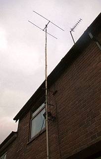 The mast supports a 2-ele for 4m at 9m above ground