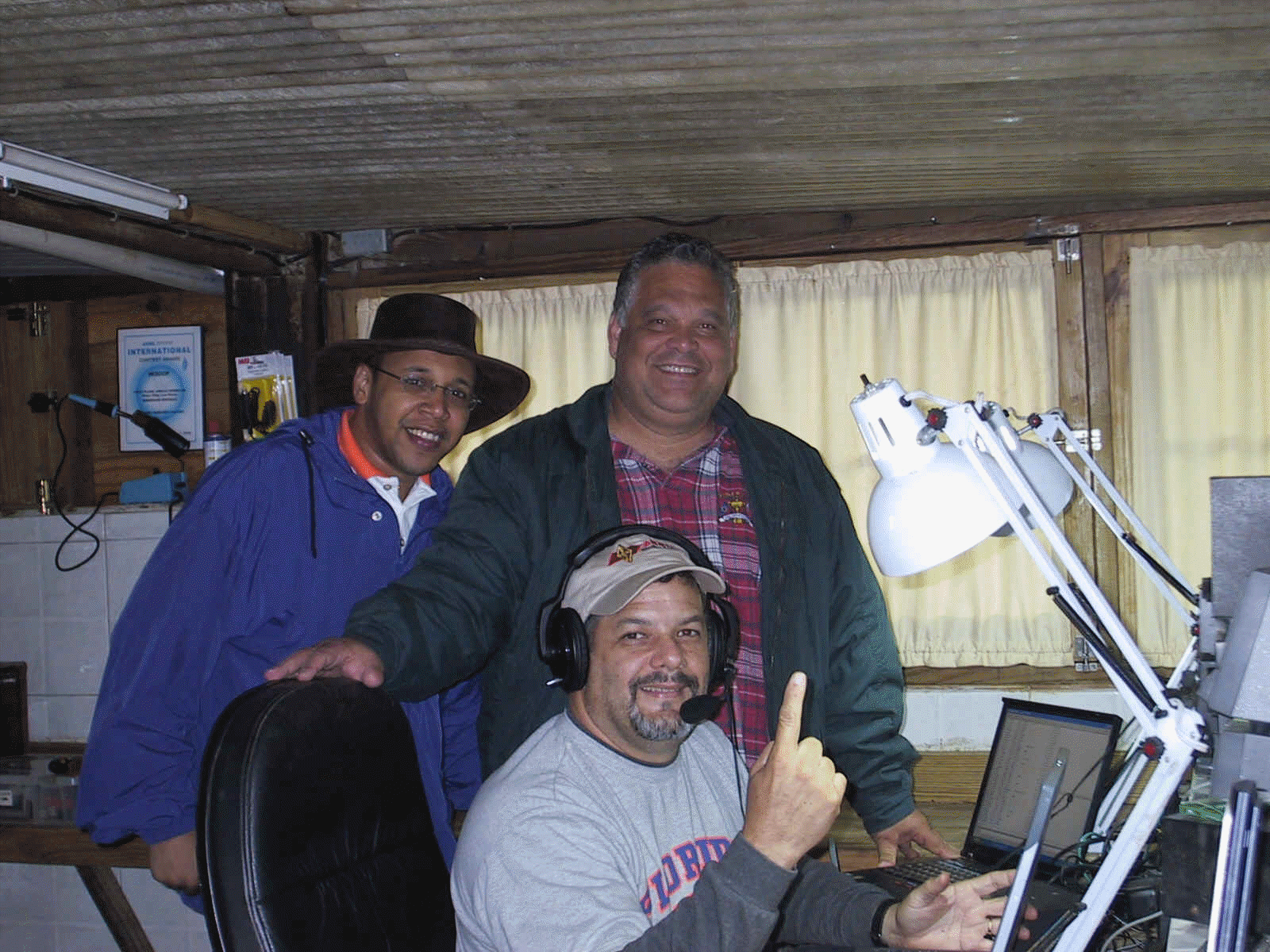 hi3c_wpx.gif (1054276 bytes)