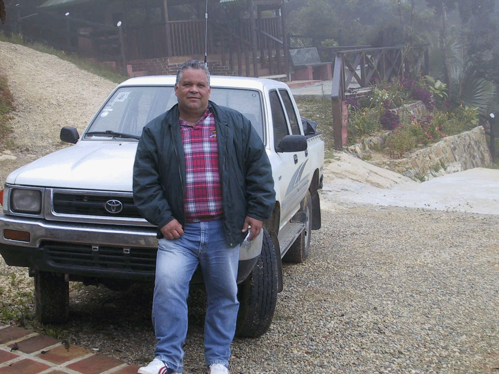 hi3nr_toro.gif (1154473 bytes)