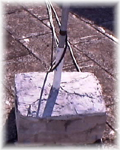 la base in cemento per il palo