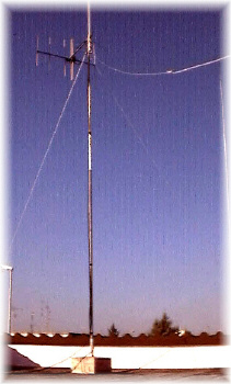 la base che regge il palo di 7 metri con le antenne vhf di IZ7ATH