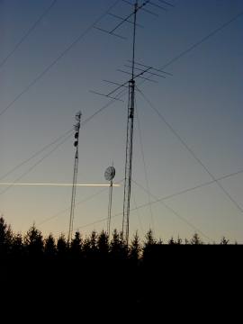Dusk at W2UTH.jpg (7441 bytes)