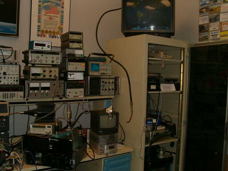 K9MOT hamshack and workbench