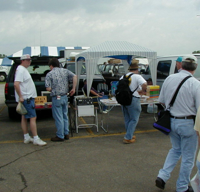 Flea market site of the
Great Lakes DX / Contest Club of Lansing, Michigan, site number 1981-82