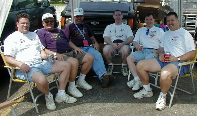 Photo of DXers and Contesters at the GLDXCC flea market site