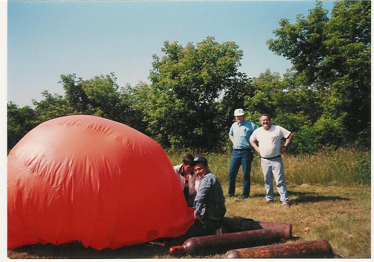 Field_Day_Balloons_024.jpg (85011 bytes)
