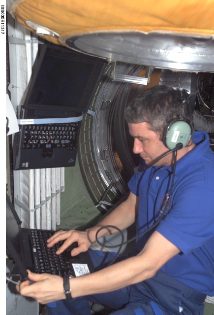 Expidition #5 Commander "Valeri Korzun" 2m Amateur Radio Station onboard ISS