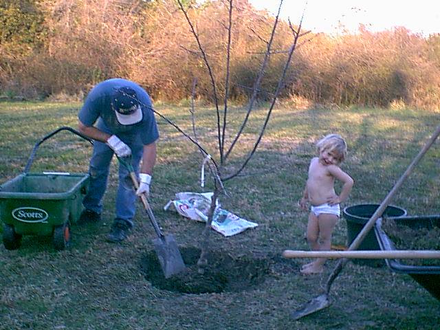 Jessica supervises my digging.