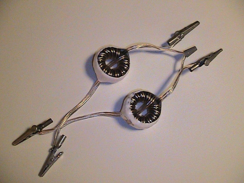 4:1 current balun made of 18-gauge speaker
                    wire