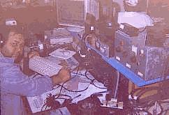 LU8NA, Walt, technical support and operator on running sation during the ARRL HF SSB DX CONTEST 1999 as LU1NF