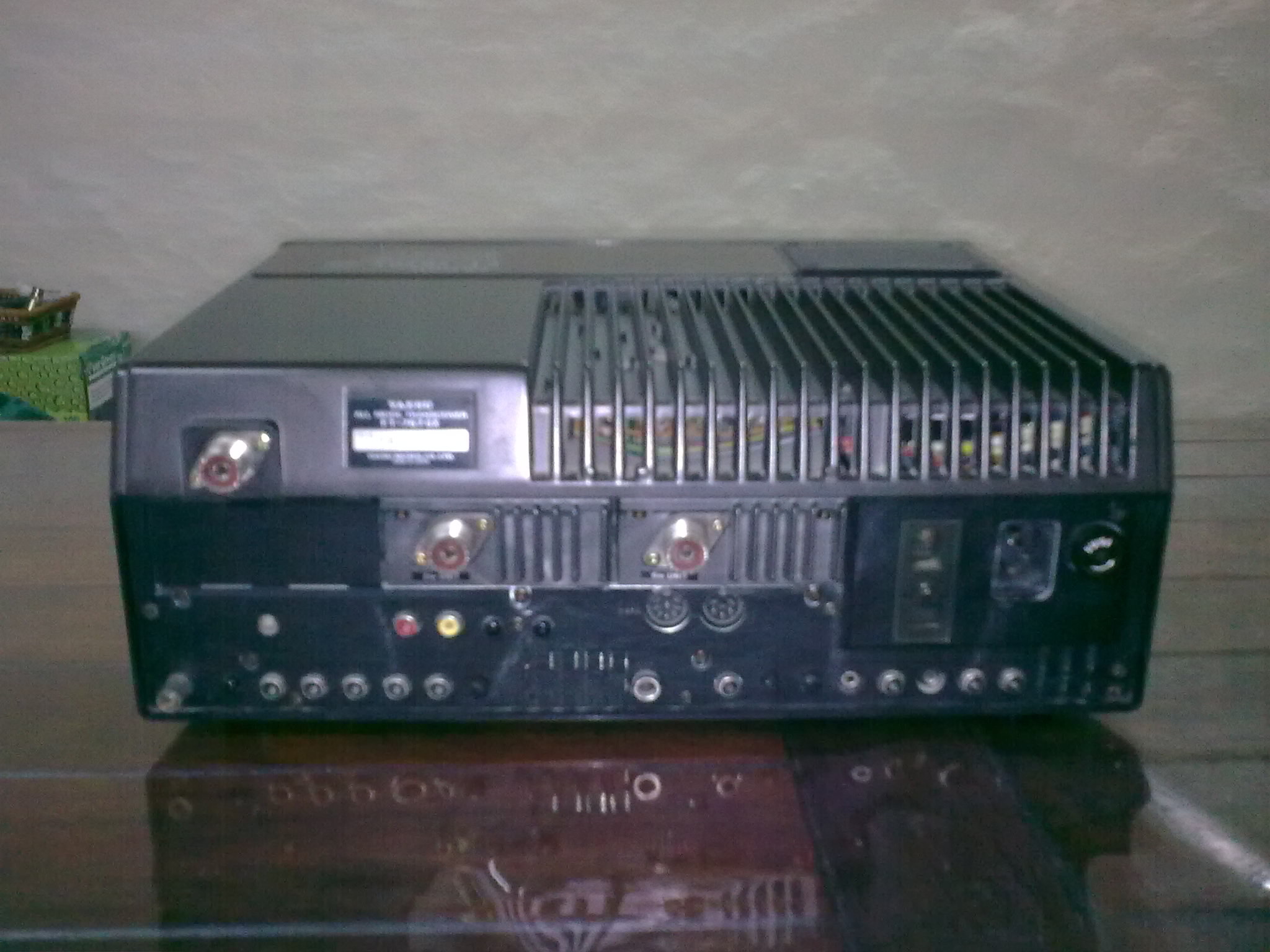 yaesu ft767gx vista de atras