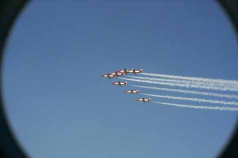 circleplanes.jpg (6306 bytes)