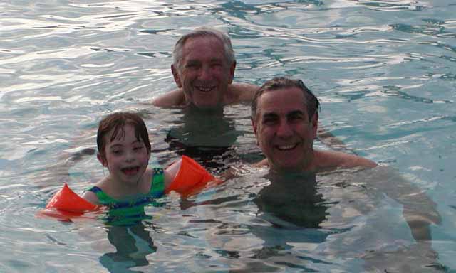 IlyseFloridaPool.jpg (37084 bytes)