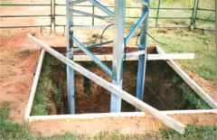 Base in hole.jpg (6678 bytes)
