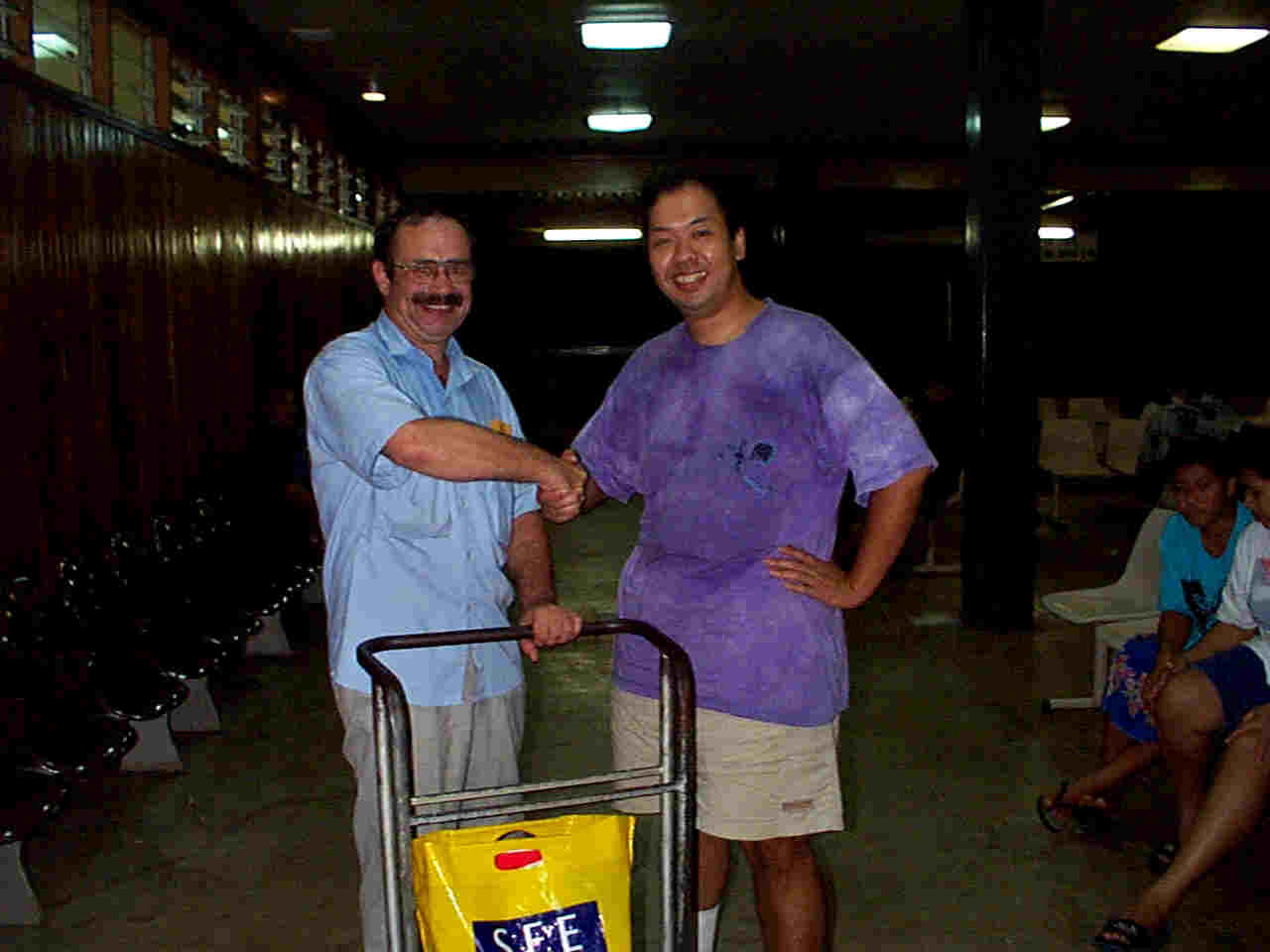 axu5.jpg (53050 bytes)