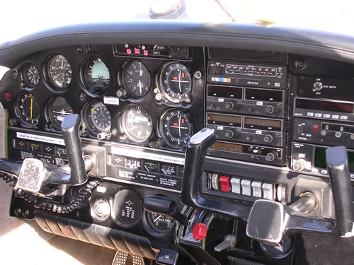 Cockpit instruments Piper Warrior II